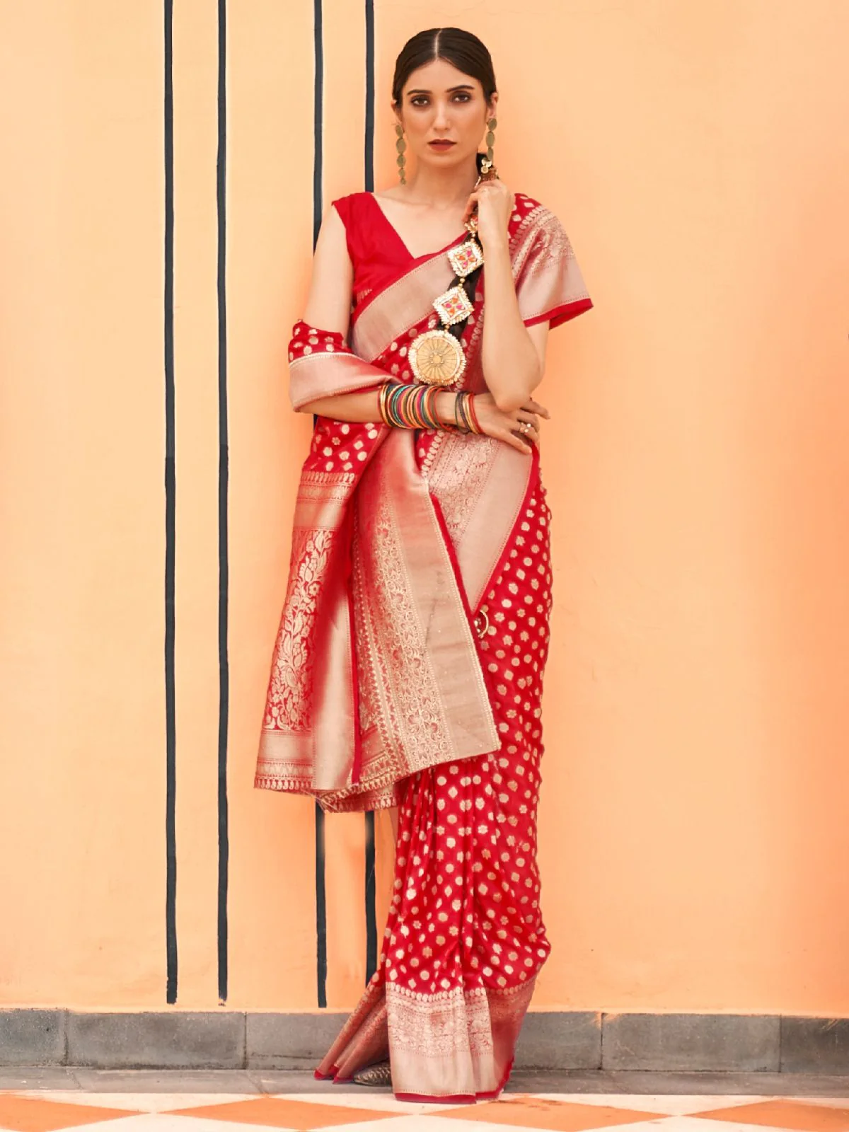 Odette Red Woven Silk Blend Saree With Unstitched Blouse For Women - Image 2
