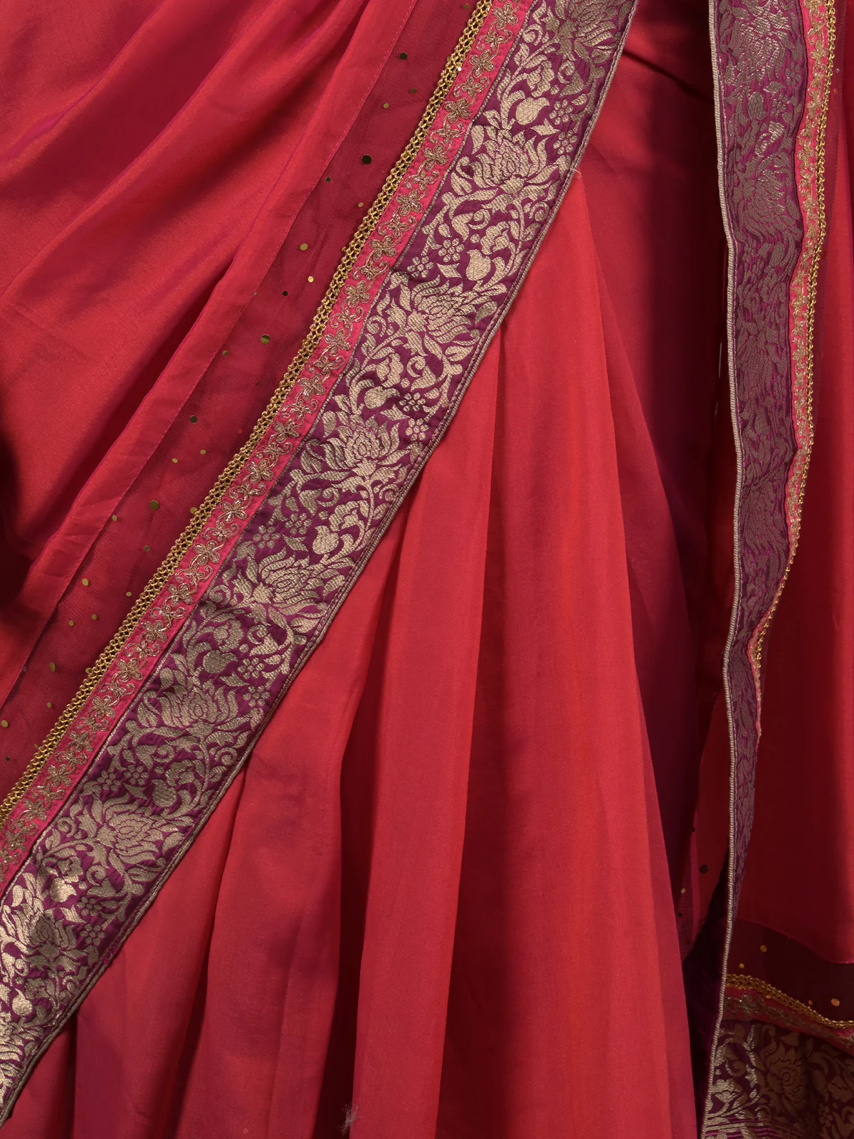 Odette Red Shaded Chinon Silk Blend Woven Saree With Unstitched Blouse For Women - Image 5