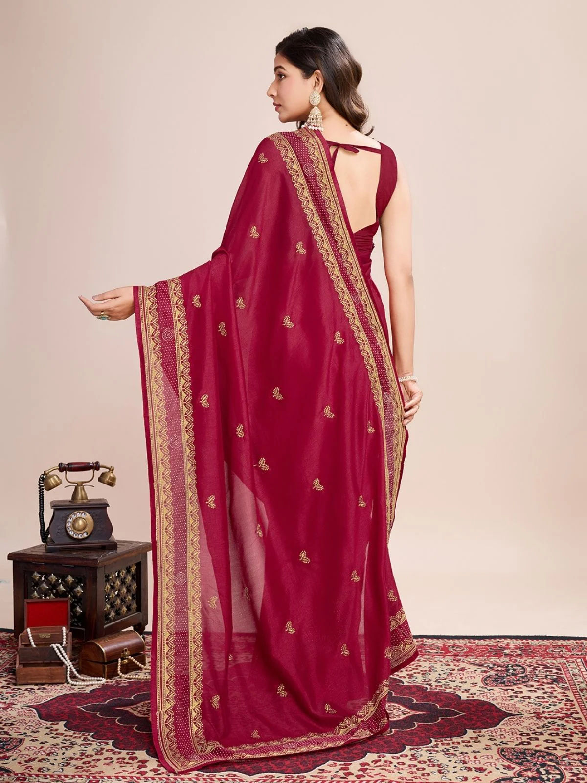 Odette Red Silk Blend Embroidered Saree With Unstitched Blouse For Women - Image 3