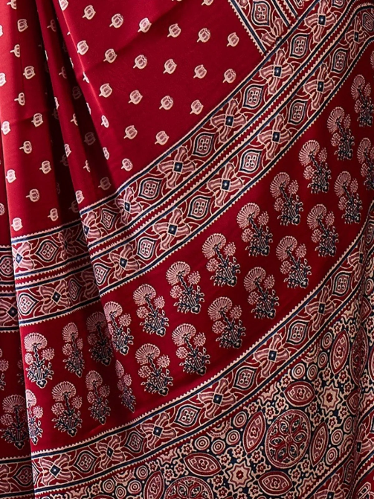 Odette Red Silk Blend Printed Elegant Saree For Women - Image 5
