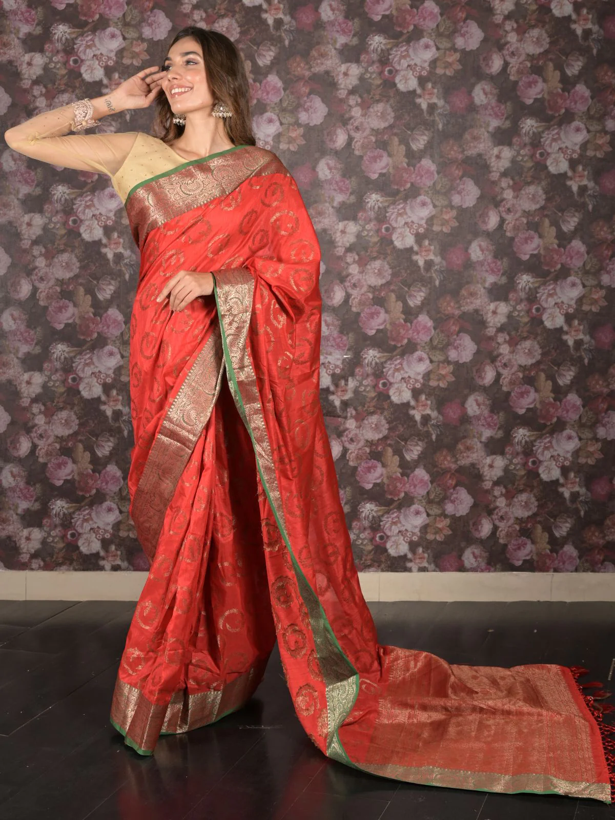 Odette Red Silk Blend Saree With Unstitched Blouse For Women - Image 2