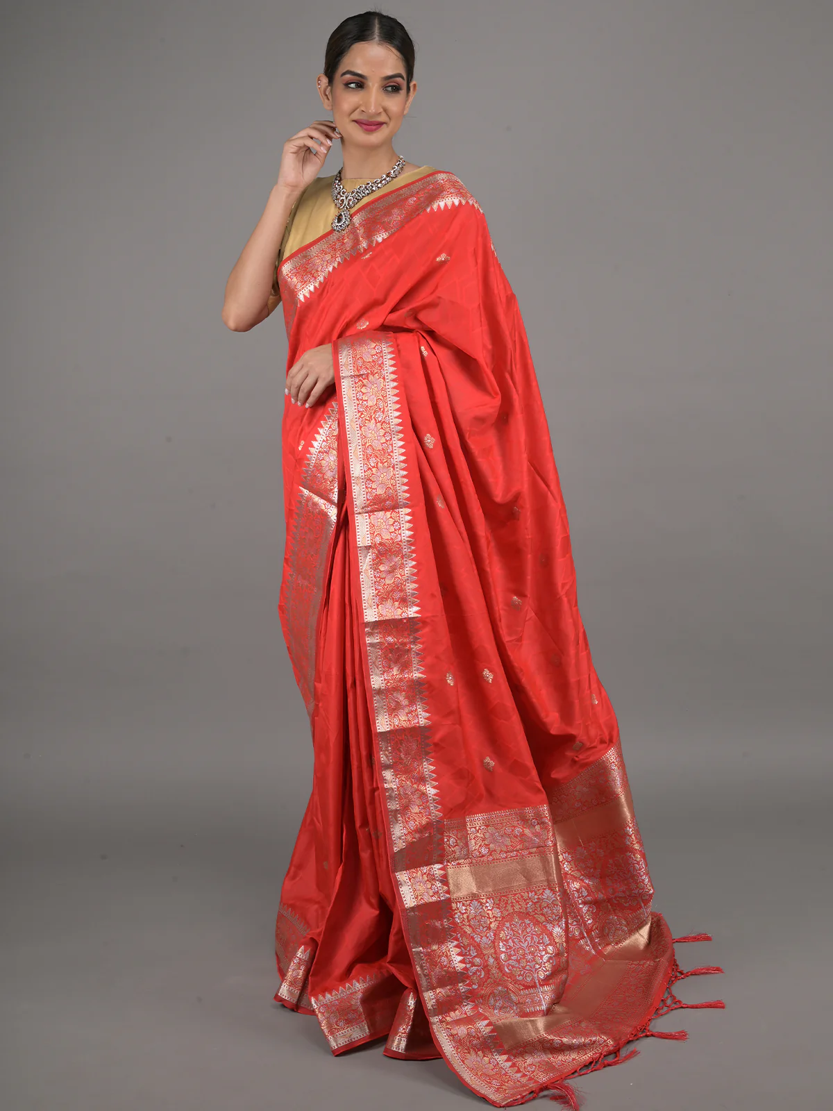 Odette Red Silk Blend Woven Saree With Unstitched Blouse For Women - Image 2