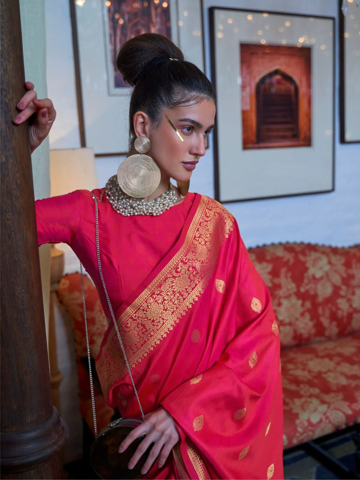 Odette Red Silk Blend Woven Saree With Unstitched Blouse for Women - Image 2