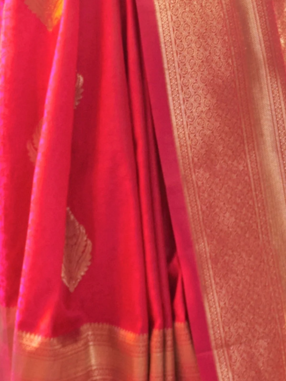 Odette Red Silk Blend Woven Saree With Unstitched Blouse For Women - Image 3