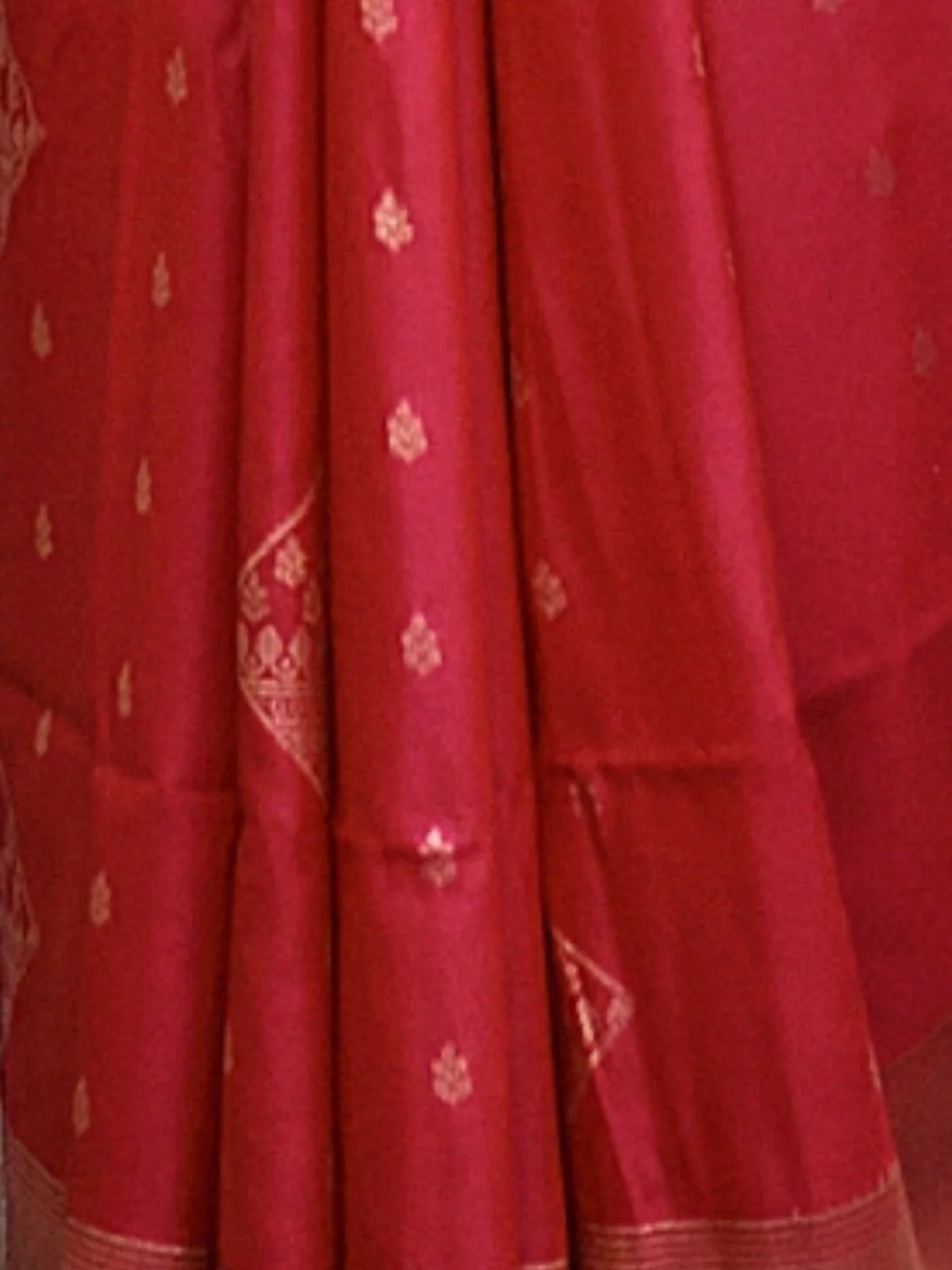 Odette Red Soft Silk Woven Saree With Unstitched Blouse For Women - Image 3