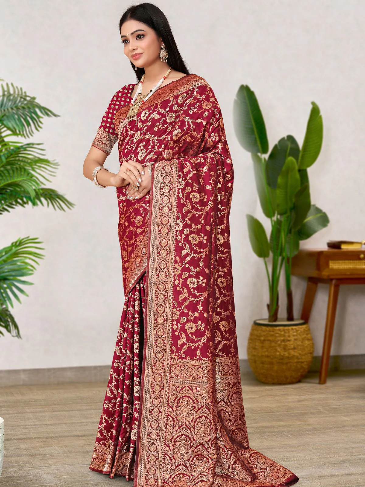 Odette Red Woven Banarasi Silk Saree With Unstitched Blouse For Women - Image 2