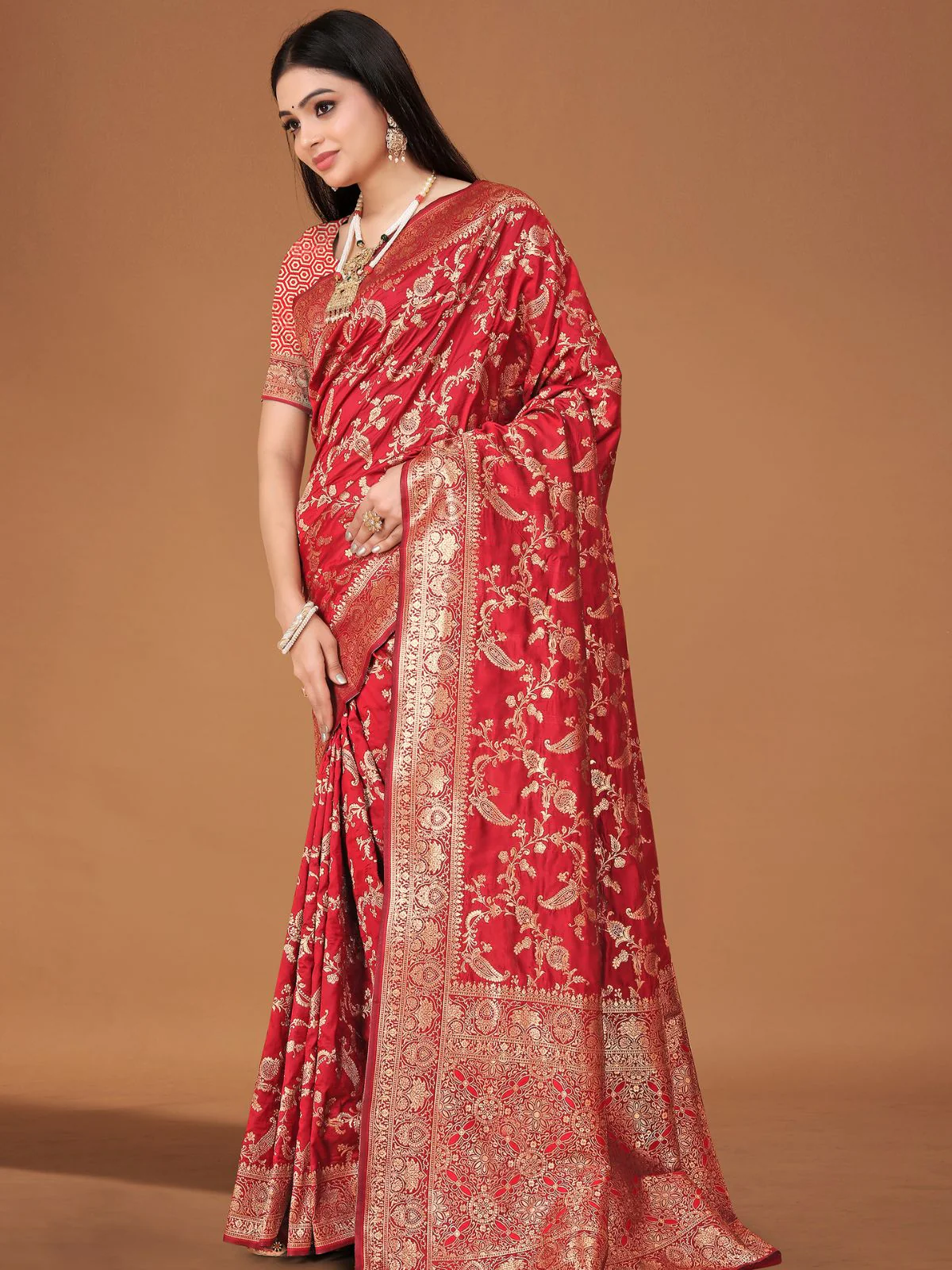 Odette Red Woven Banarasi Silk Saree With Unstitched Blouse For Women - Image 3