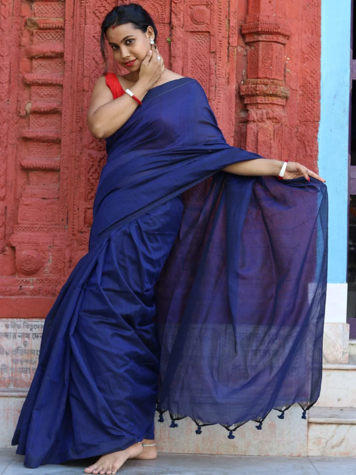 Odette Royal Blue Cotton Saree With Unstitched Blouse for Women - Image 2