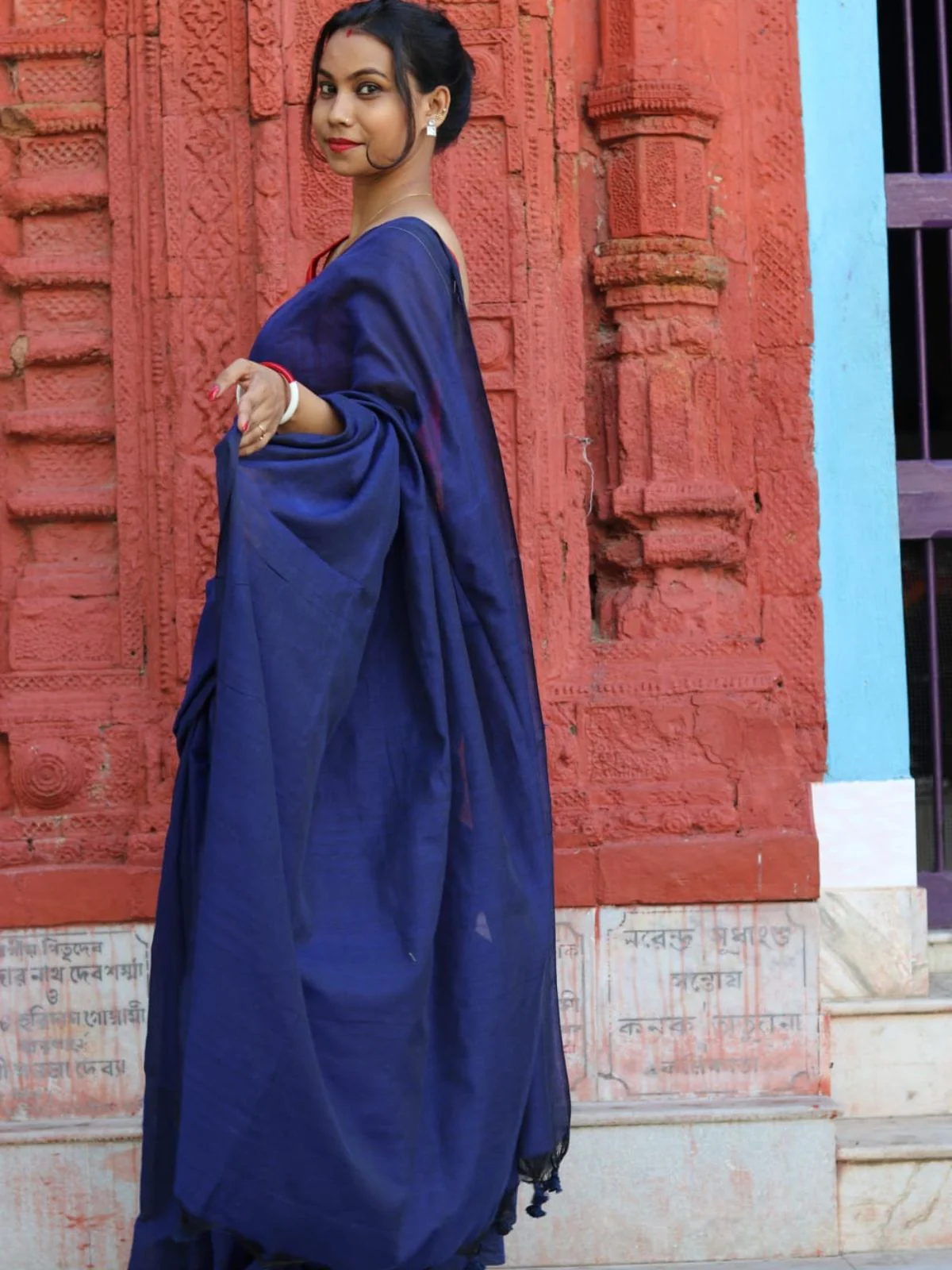 Odette Royal Blue Cotton Saree With Unstitched Blouse for Women - Image 3