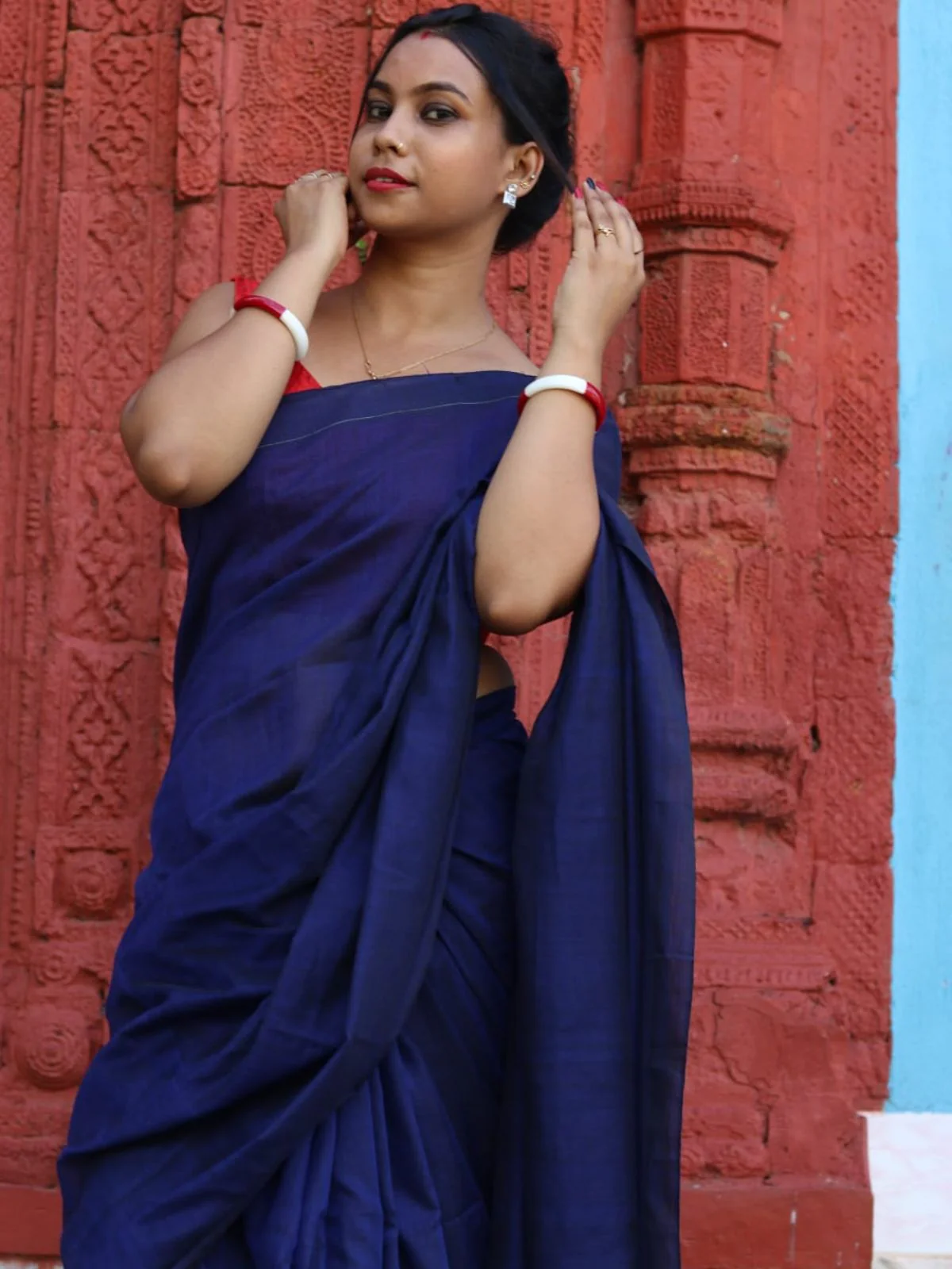 Odette Royal Blue Cotton Saree With Unstitched Blouse for Women - Image 4