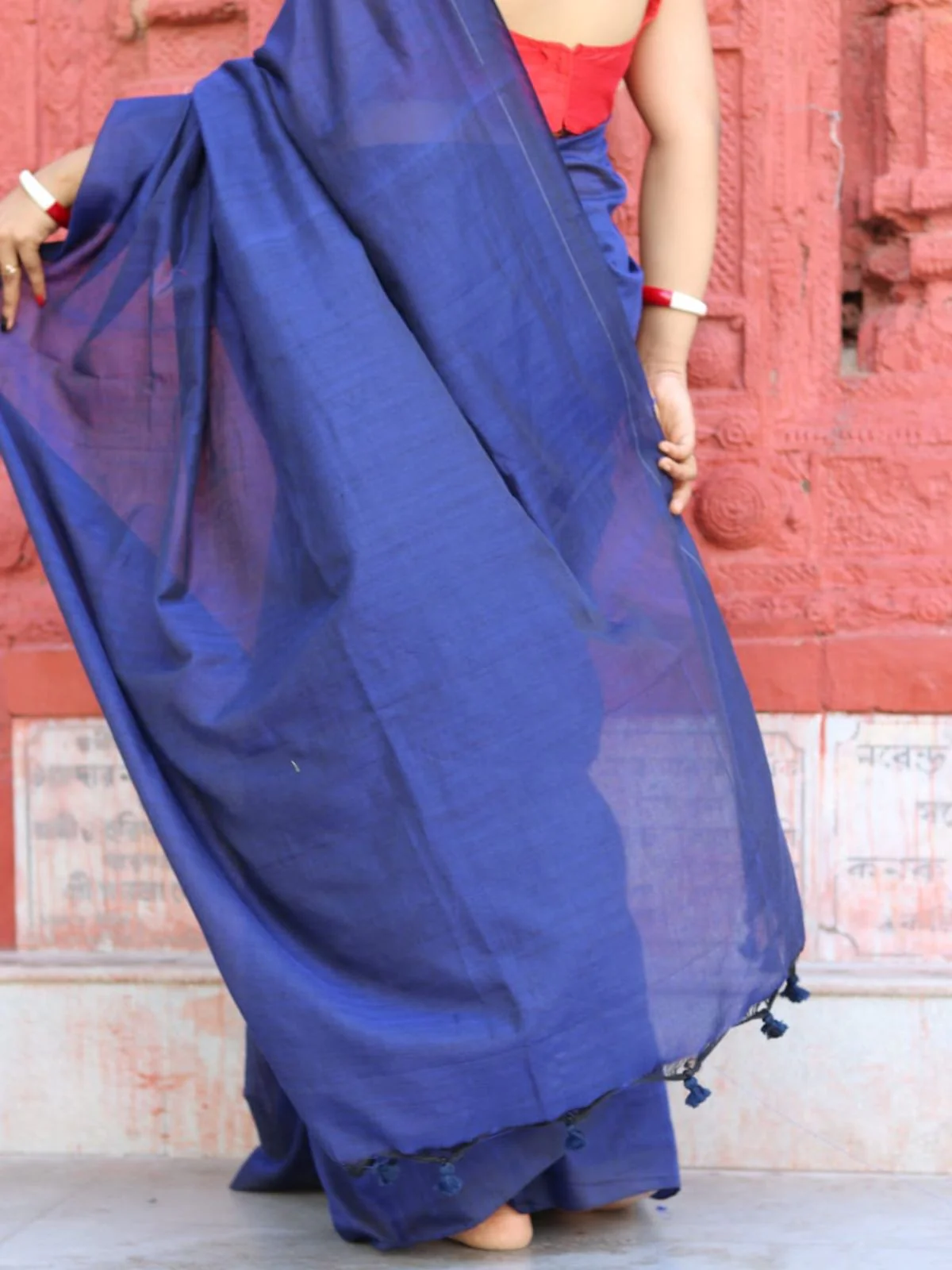 Odette Royal Blue Cotton Saree With Unstitched Blouse for Women - Image 5