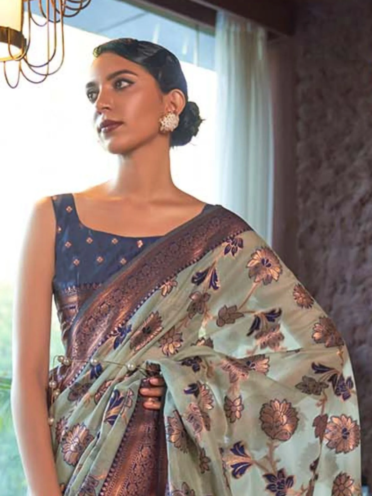 Odette Sea Green And Gold Woven Design Silk Blend Saree With Unstitched Blouse For Women - Image 3