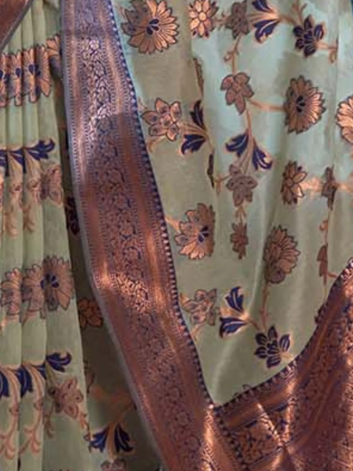 Odette Sea Green And Gold Woven Design Silk Blend Saree With Unstitched Blouse For Women - Image 4