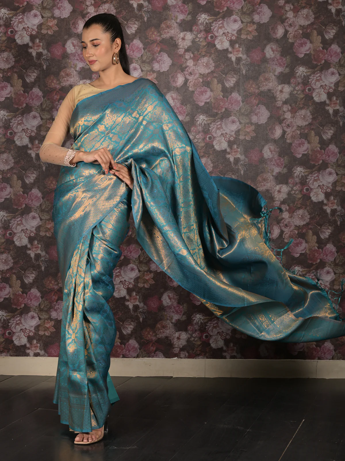 Odette Sea Green Cotton Blend Woven Saree with Unstitched Blouse for Women - Image 2