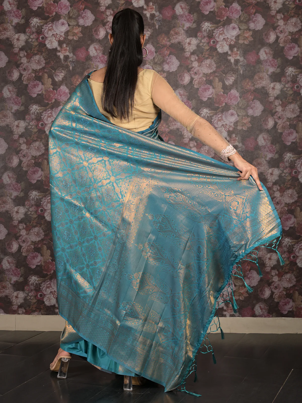Odette Sea Green Cotton Blend Woven Saree with Unstitched Blouse for Women - Image 3
