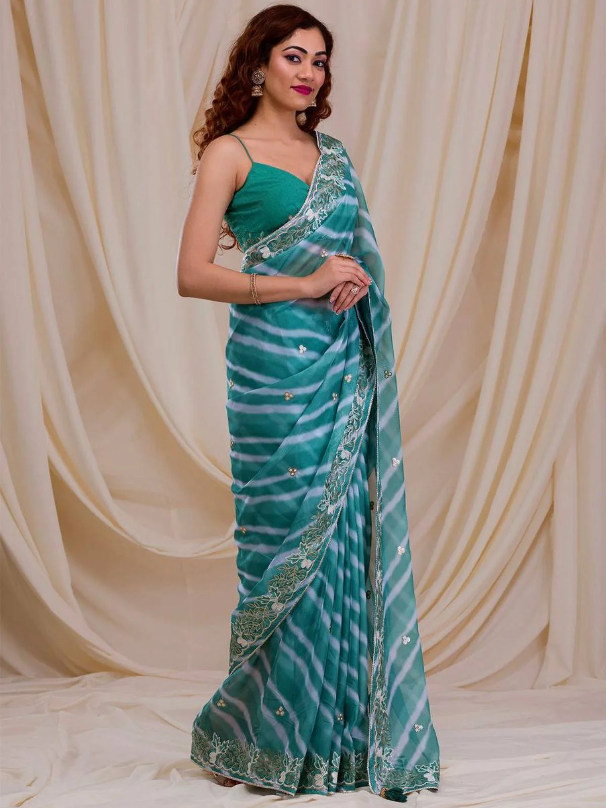 Odette Sea Green Embroidered Georgette Saree With Unstitched Blouse For Women - Image 2