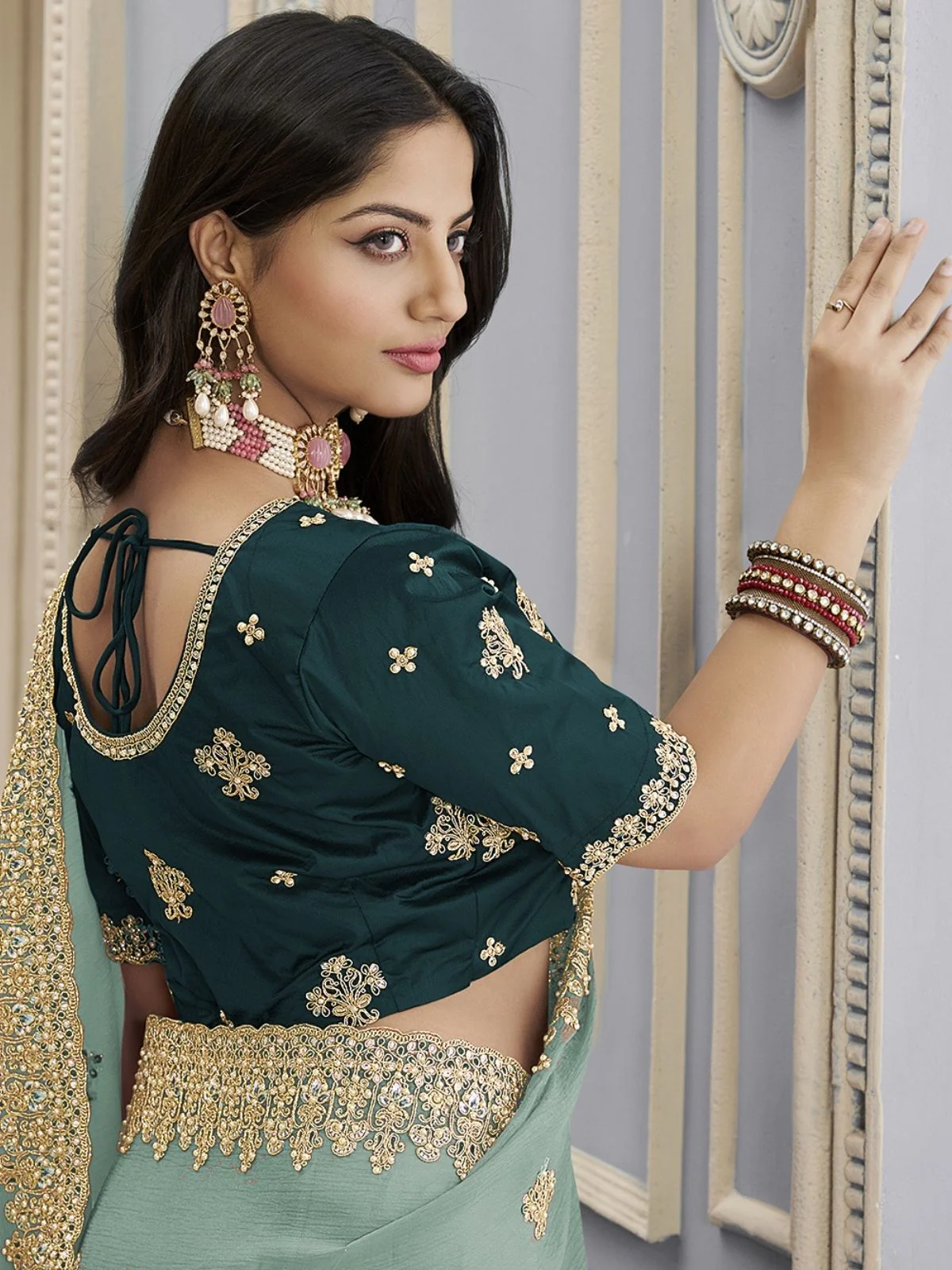 Odette Sea Green Georgette Crush Embellished Elegant Saree For Women - Image 3