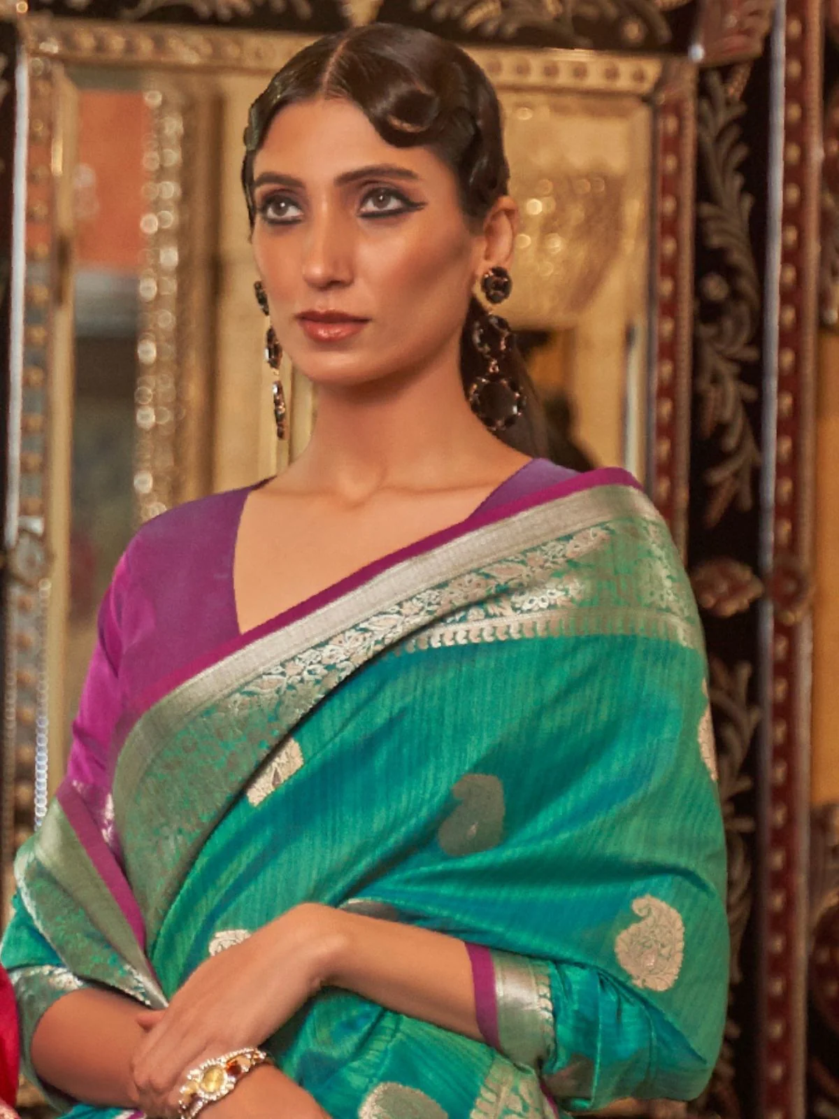 Odette Green Woven Silk Blend Saree With Unstitched Blouse For Women - Image 3