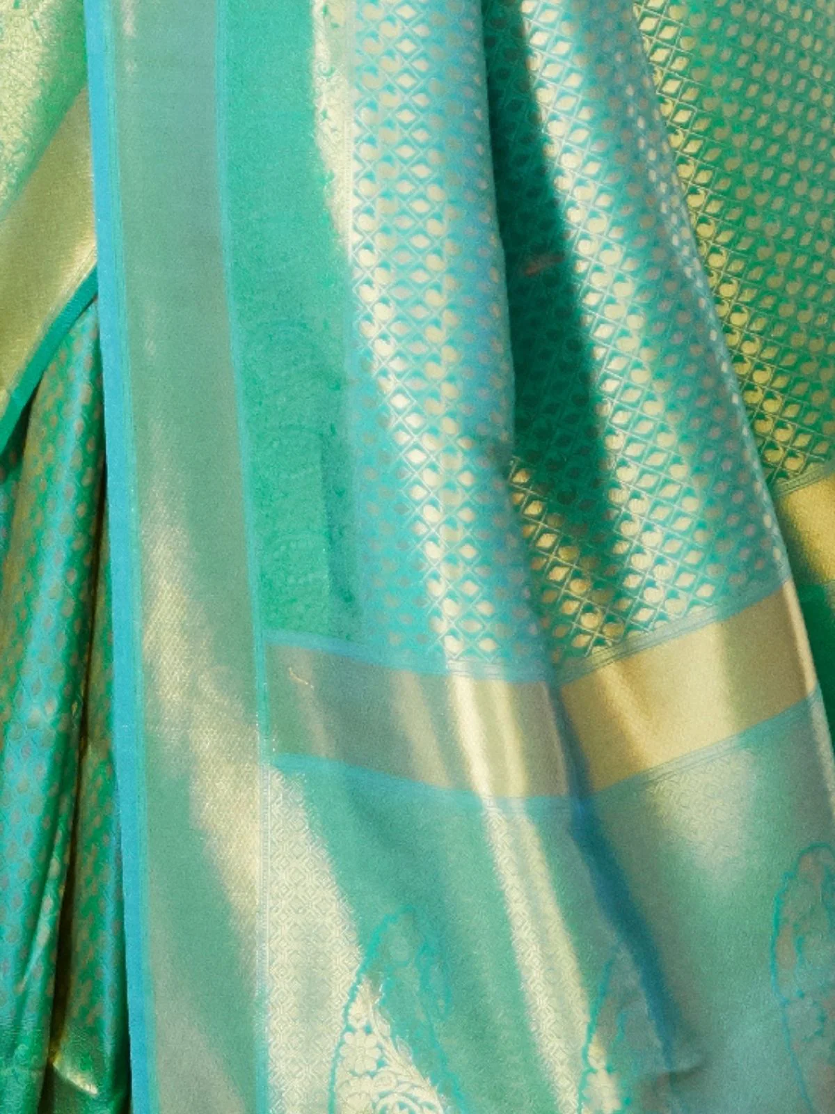 Odette Sea Green Silk Blend Woven Saree With Unstitched Blouse For Women - Image 3