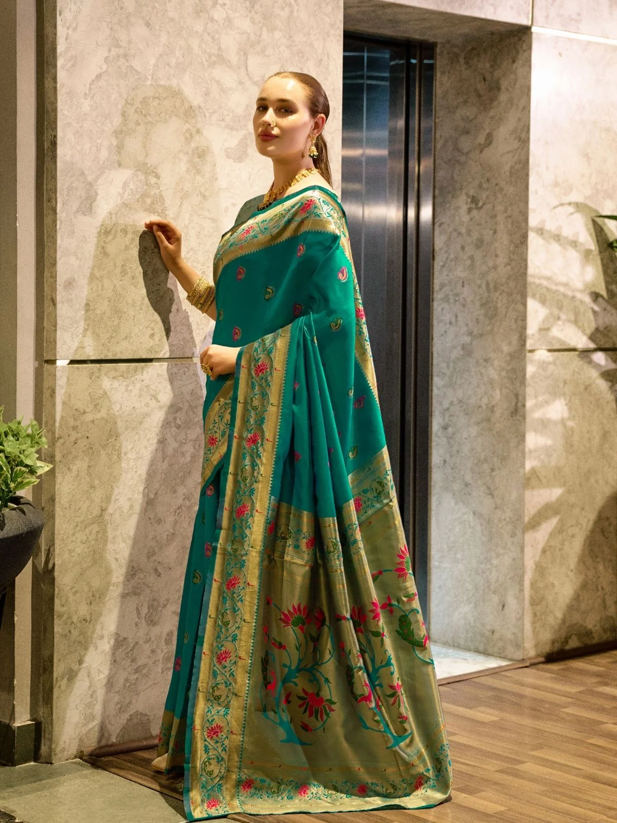 Odette Sea Green Silk Woven Paithani Saree For Women - Image 2