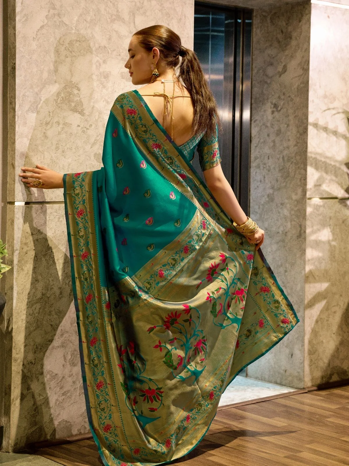 Odette Sea Green Silk Woven Paithani Saree For Women - Image 3