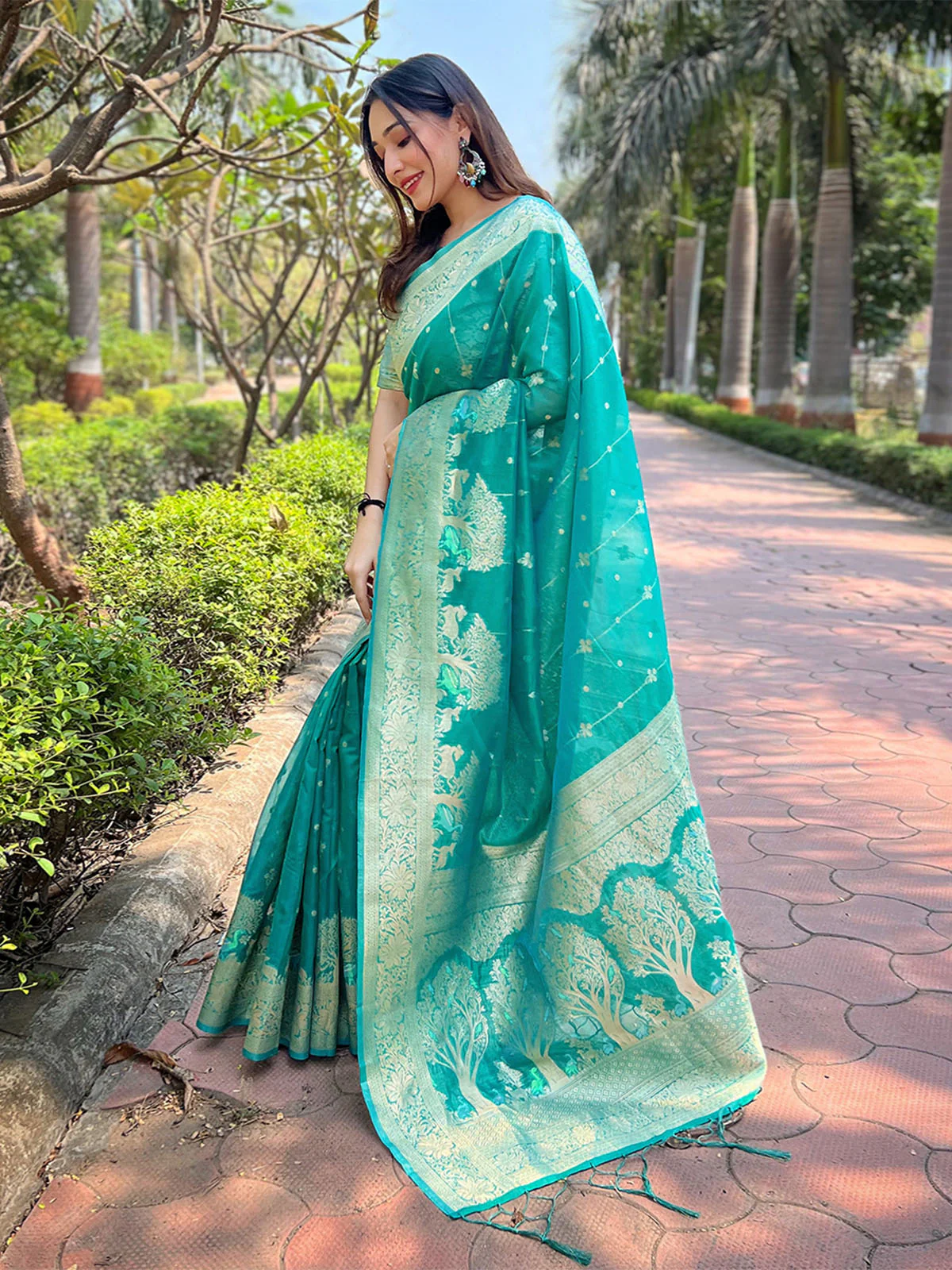 Odette Sea Green Woven Design Organza Saree With Unstitched Blouse For Women - Image 2