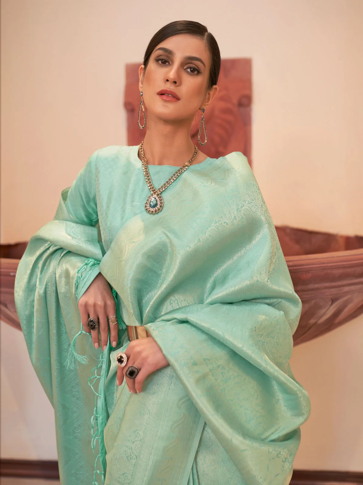 Odette Sea Green Woven Design Silk Blend Saree With Unstitched Blouse For Women - Image 2