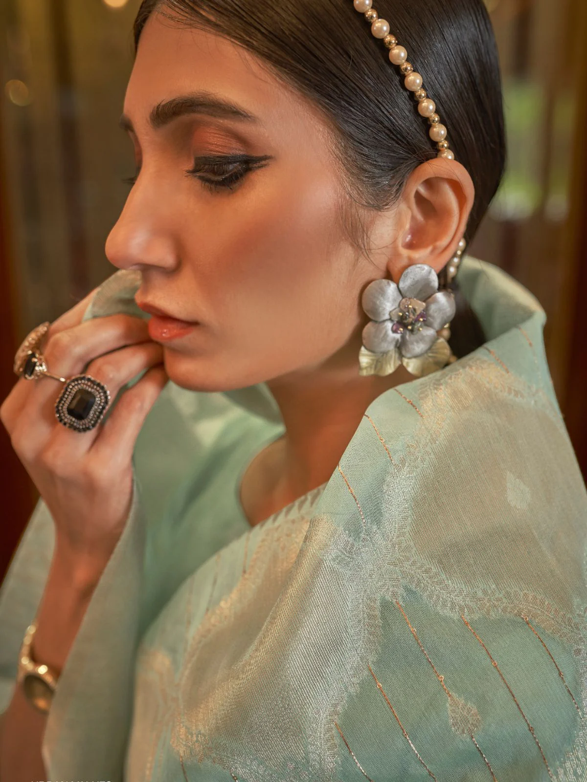Odette Sea Green Woven Design Silk Blend Saree With Unstitched Blouse For Women - Image 2