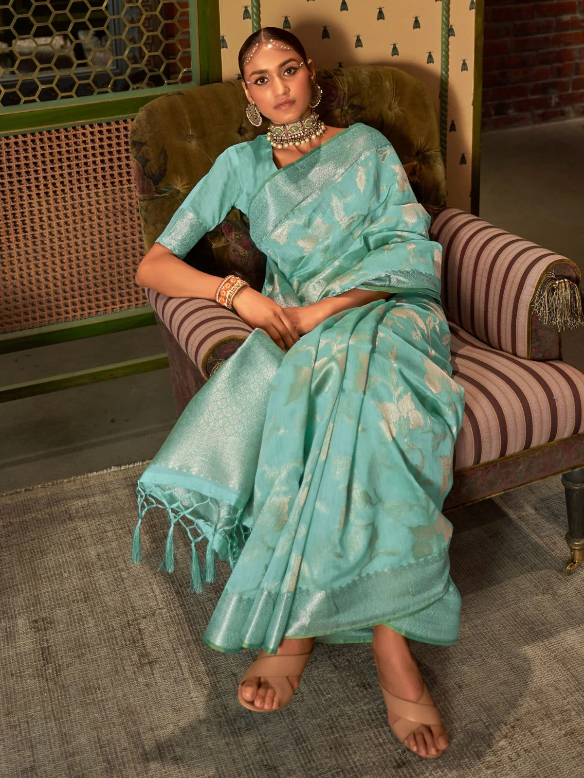Odette Sea Green Woven Design Silk Blend Saree With Unstitched Blouse For Women - Image 2
