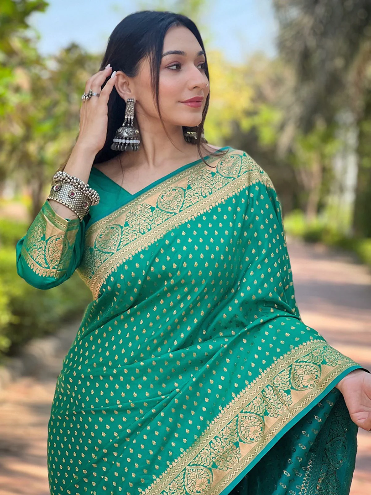 Odette Sea Green Woven Design Silk Blend Saree With Unstitched Blouse For Women - Image 3