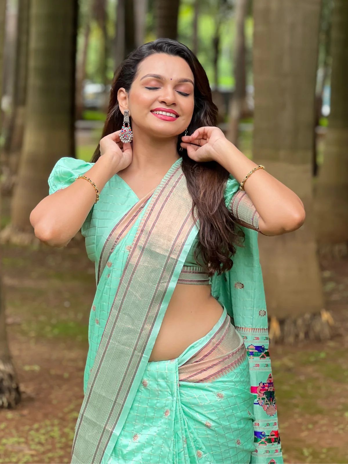 Odette Sea Green Woven Design Silk Blend Saree With Unstitched Blouse For Women - Image 2