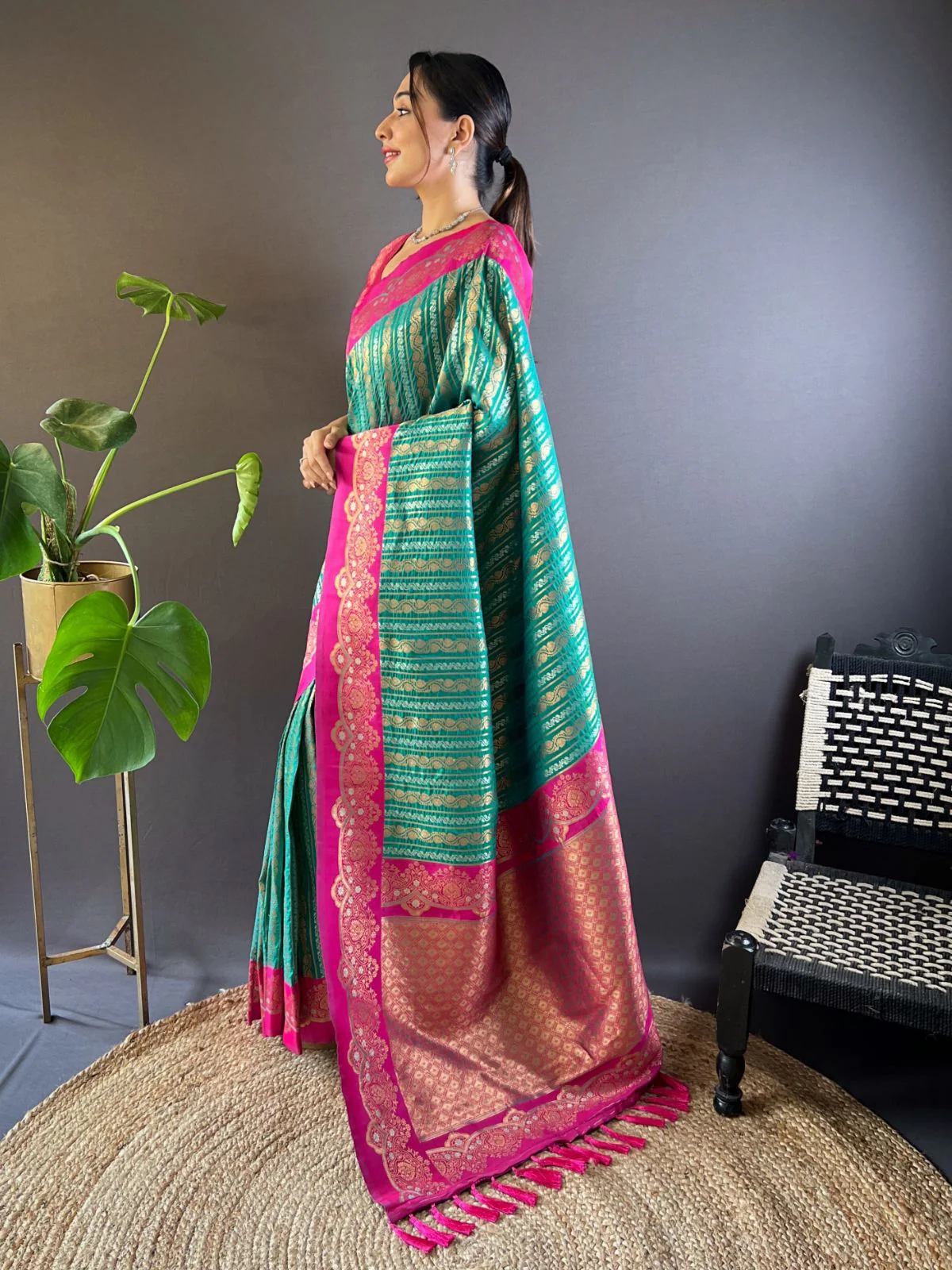 Odette Sea Green Woven Design Soft Silk Saree With Unstitched Blouse For Women - Image 2