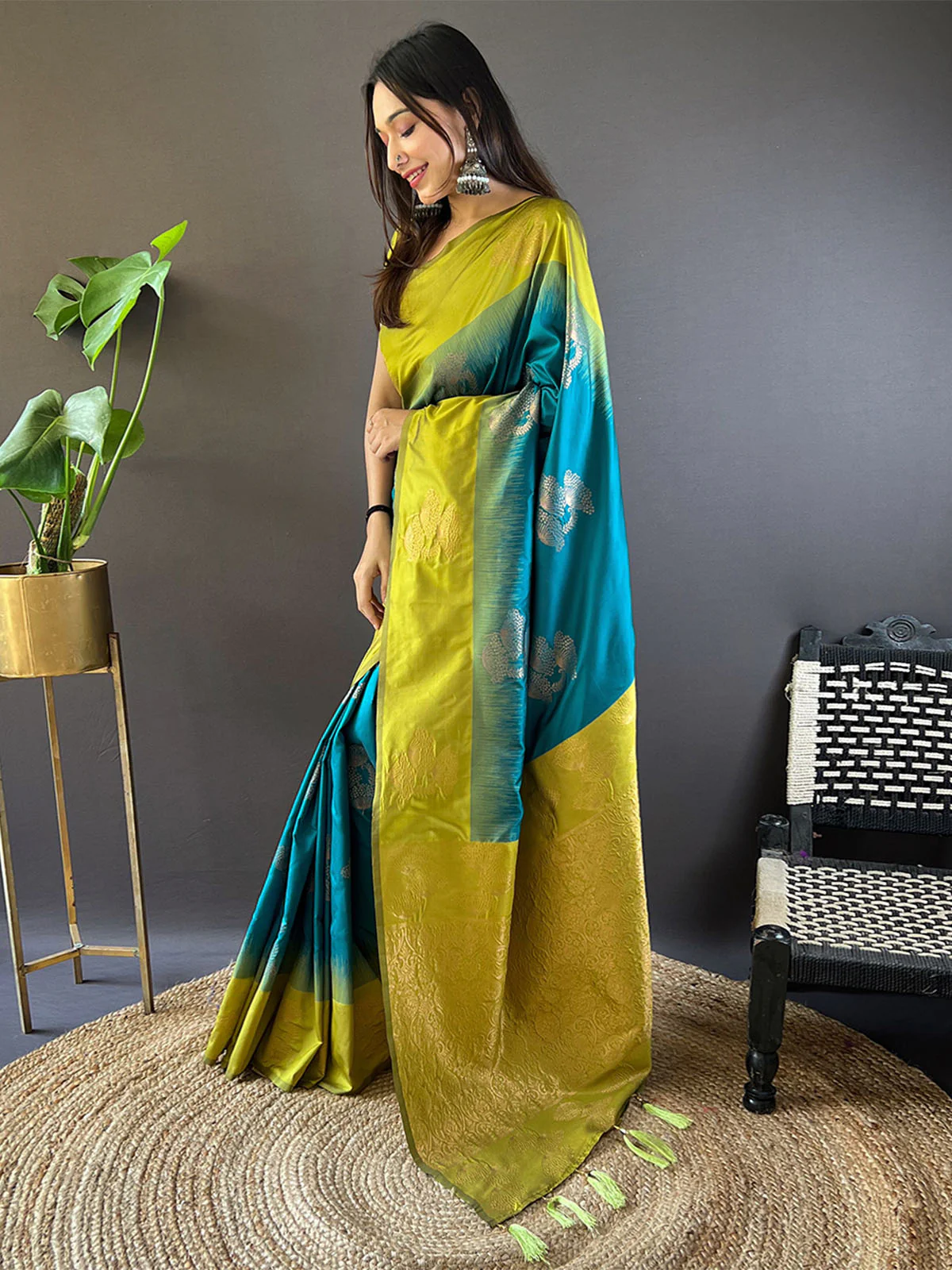 Odette Sea Green Woven Design Soft Silk Saree With Unstitched Blouse For Women - Image 2