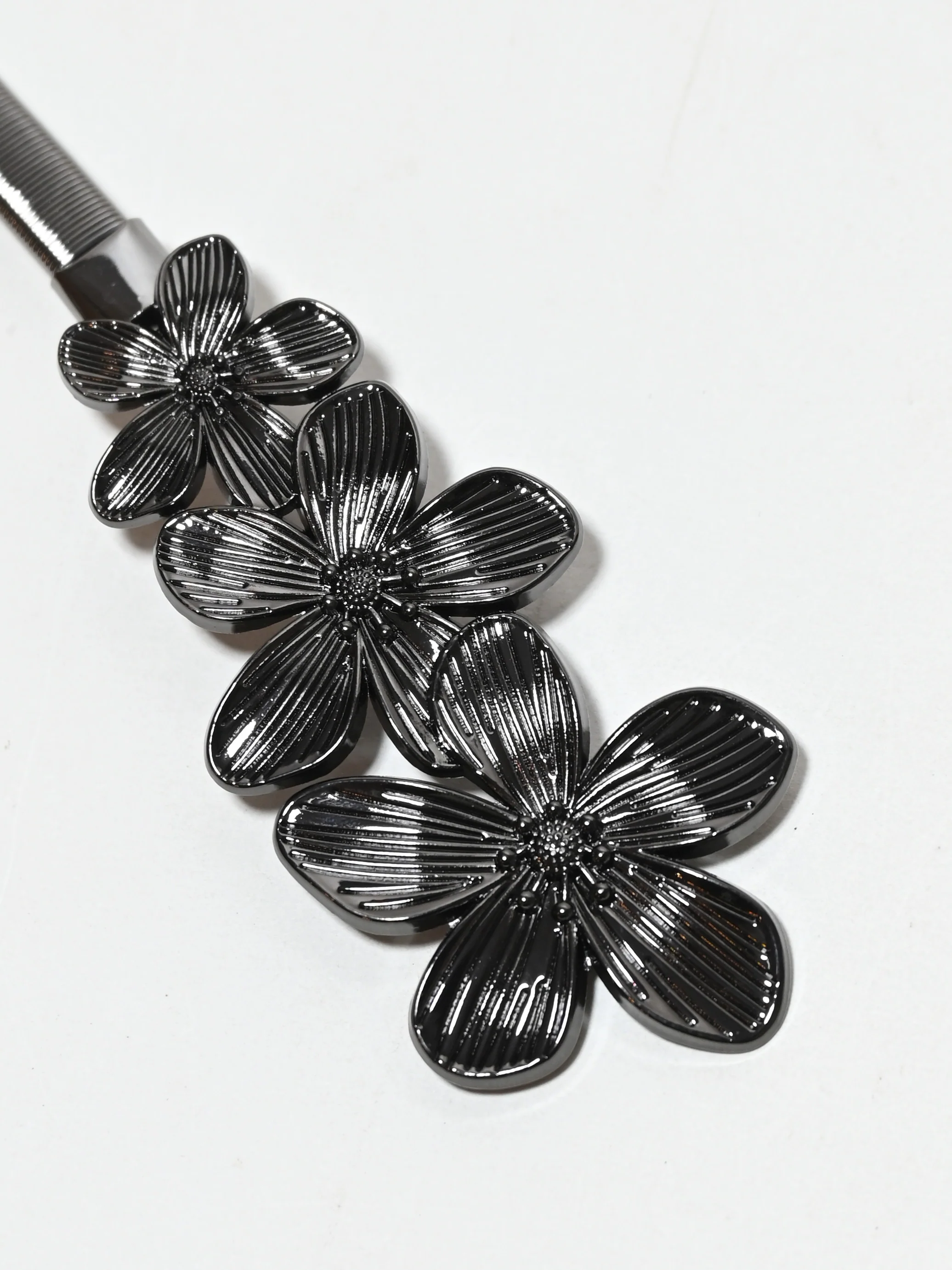 Odette Silver Alloy Metallic Design Belt For Women - Image 5