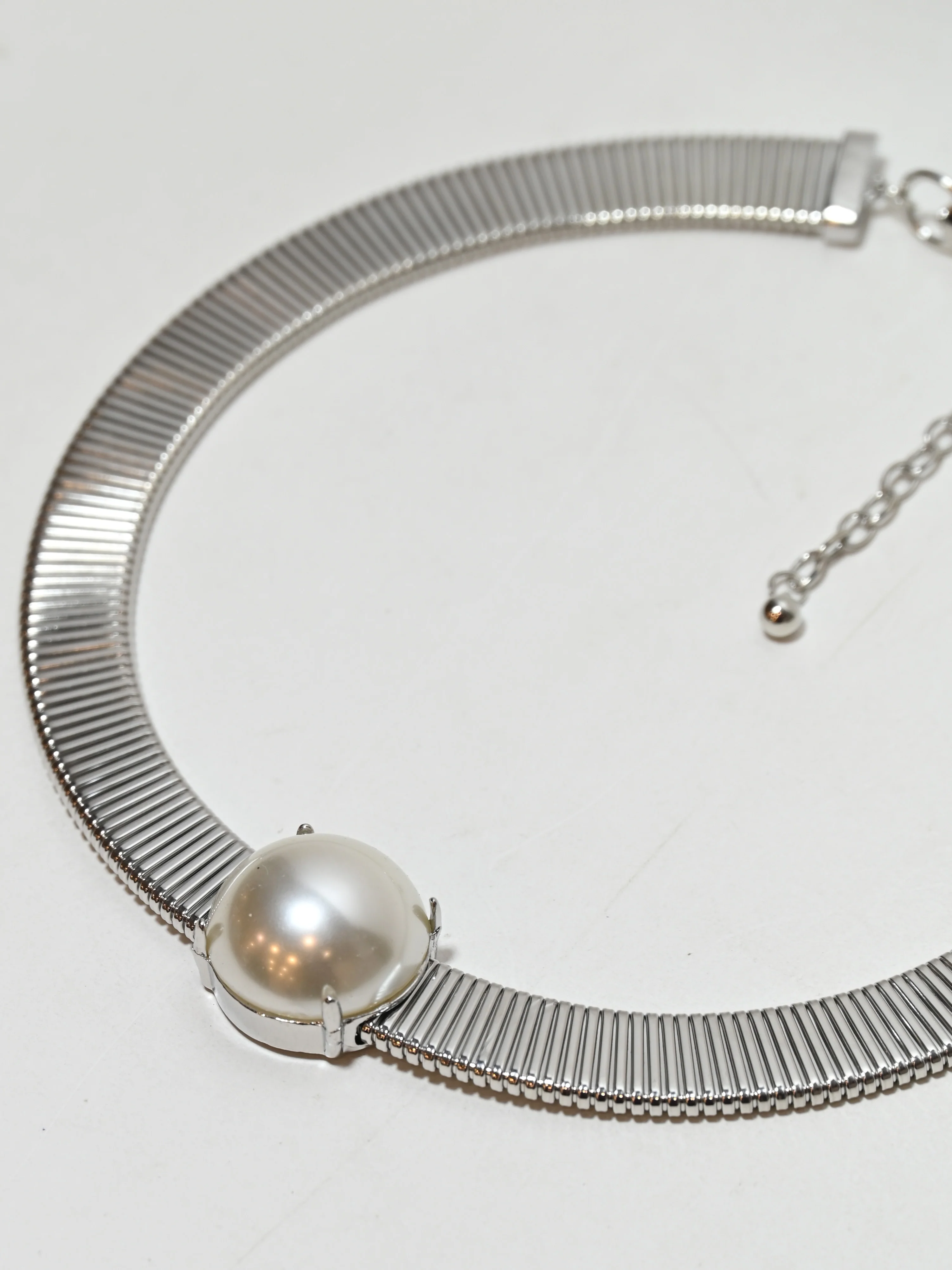 Odette Silver Alloy Pearl Neckpiece For Women - Image 4