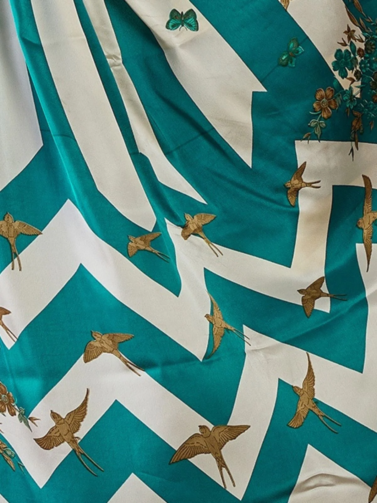 Odette Sky Blue And White Silk Blend Printed Elegant Saree For Women - Image 5