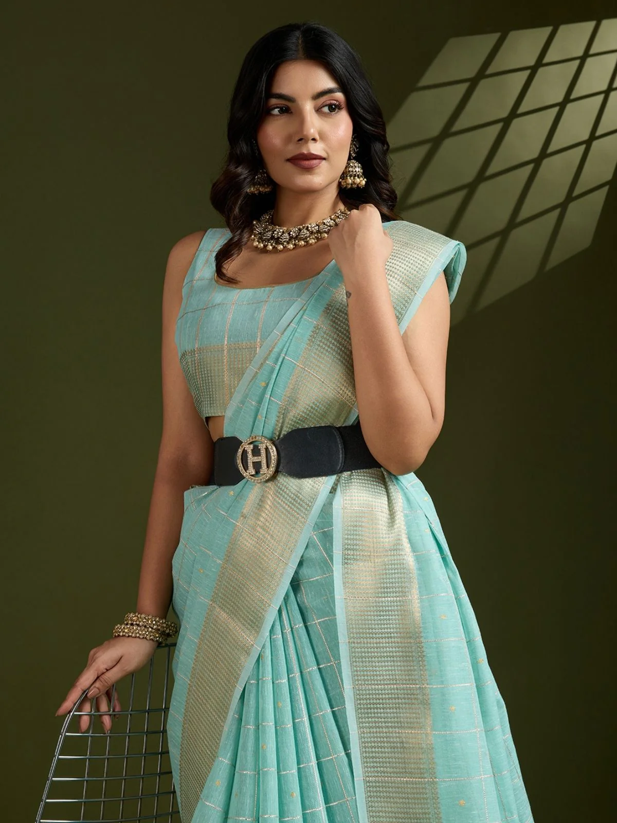 Odette Sky Blue Silk Blend Woven Checked Saree For Women - Image 4
