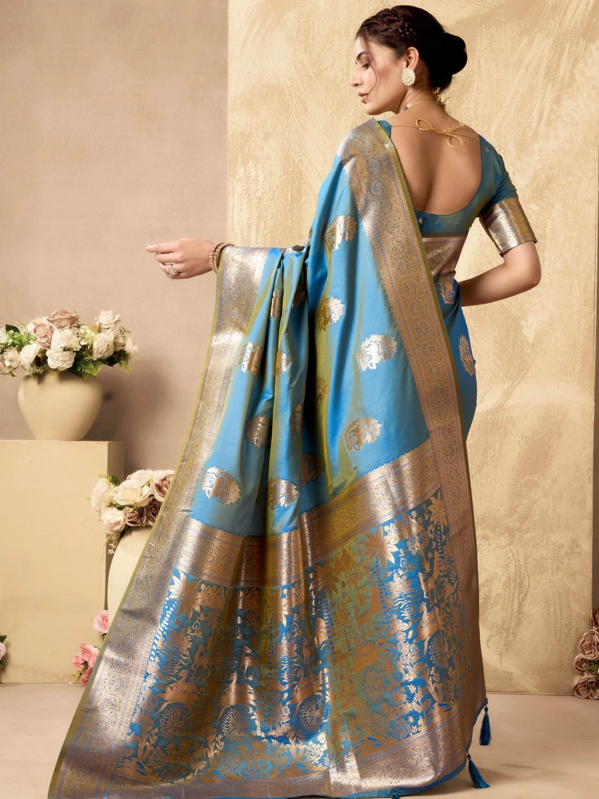 Odette Sky Blue Silk Blend Woven Saree For Women - Image 4
