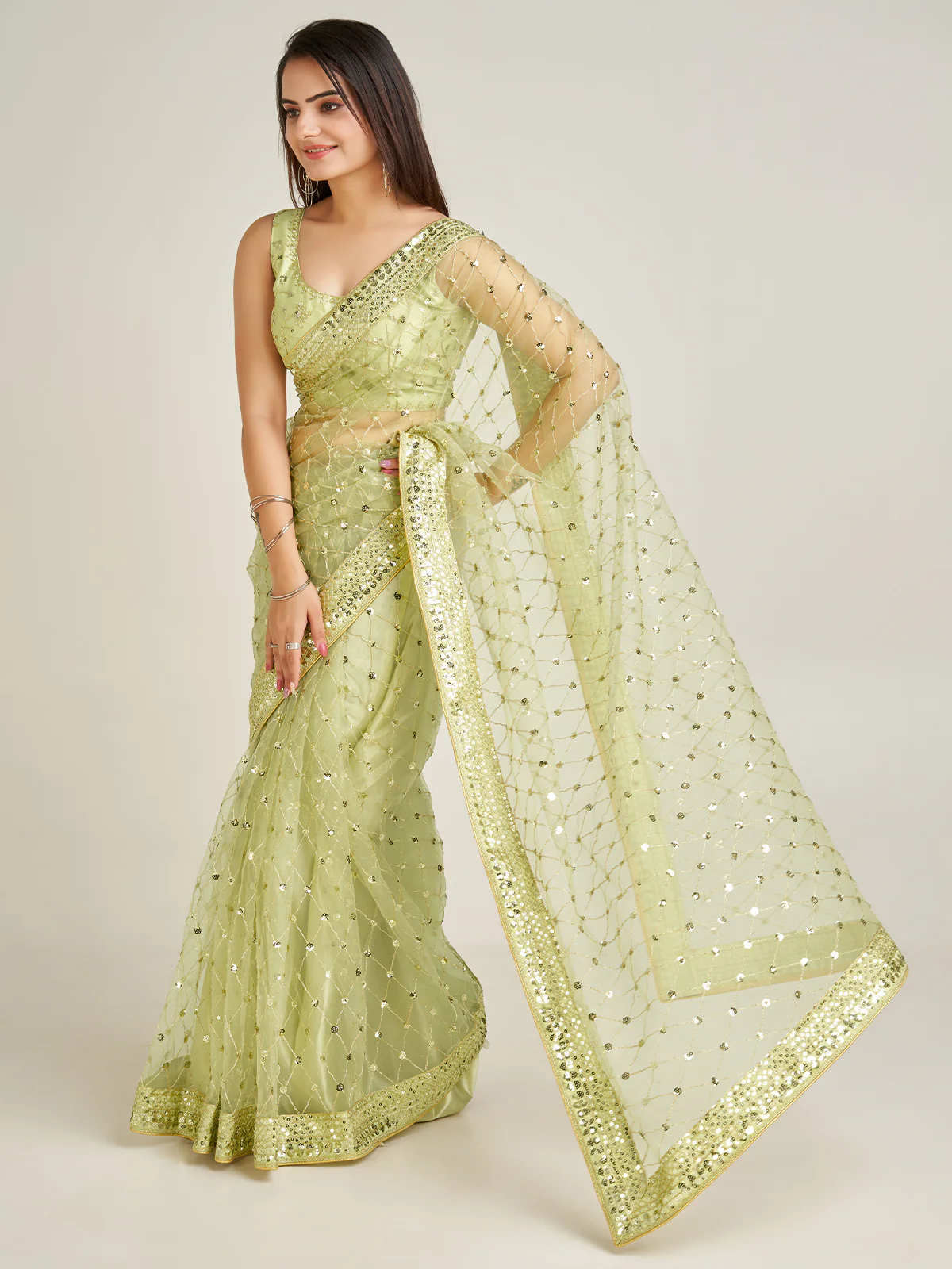 Odette Women Sparkling Green Net Sequins Saree - Image 4