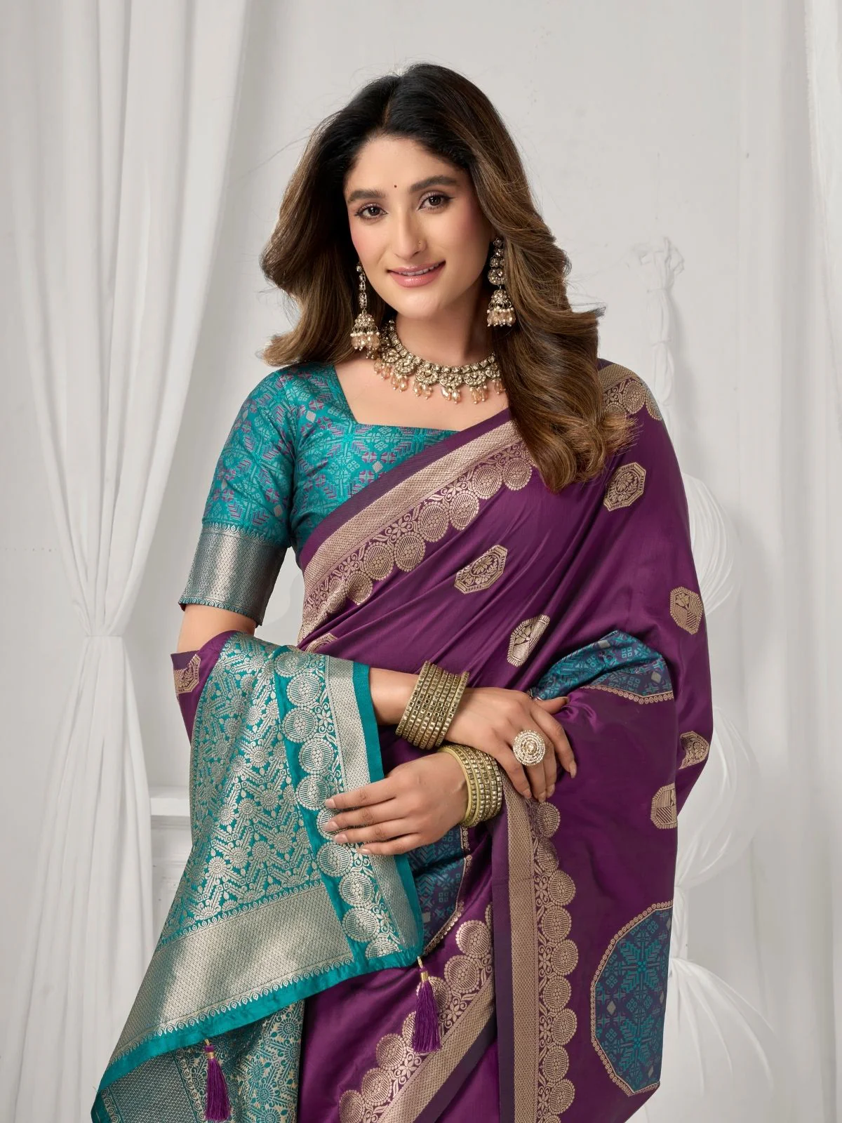 Odette Teal Blue and Wine Silk Blend Woven Saree For Women - Image 5