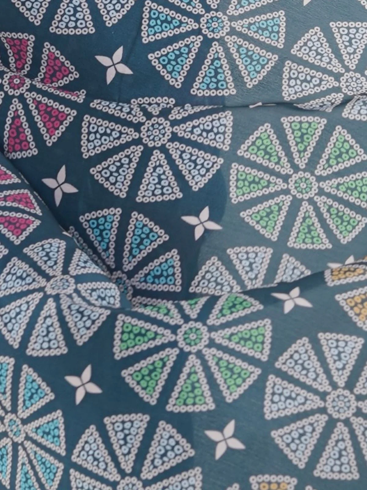 Odette Teal Chinon Printed Saree With Unstitched Blouse For Women - Image 6