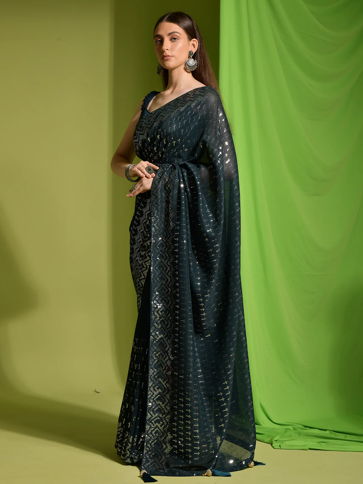 Odette Teal Embellished Georgette Saree With Unstitched Blouse For Women - Image 2