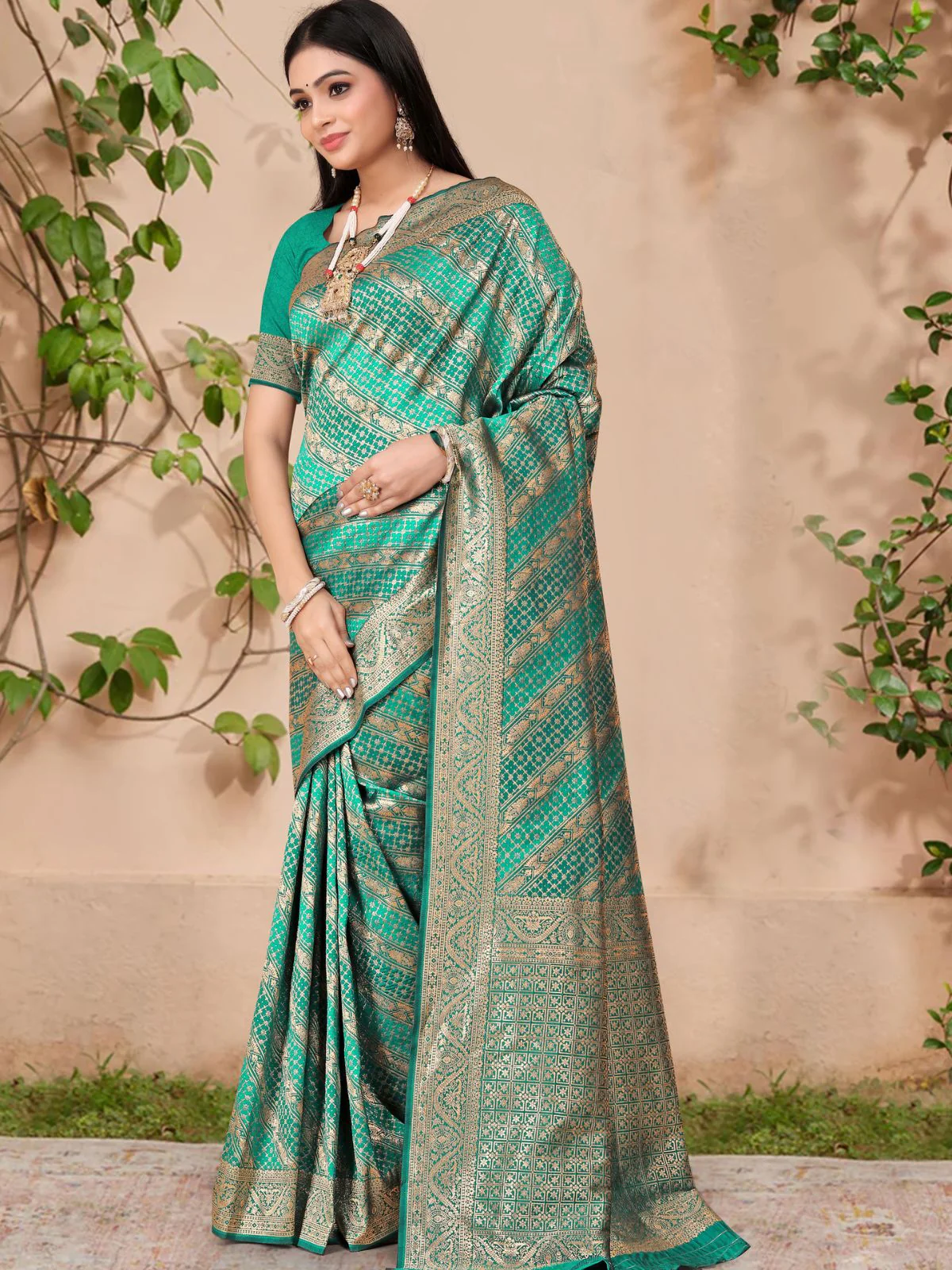 Odette Teal Woven Banarasi Silk Saree With Unstitched Blouse For Women - Image 3