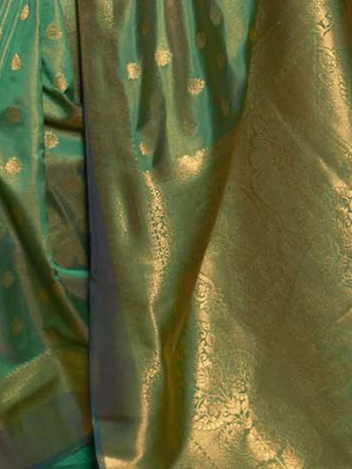 Odette Green Woven Design Silk Blend Saree With Unstitched Blouse For Women - Image 3