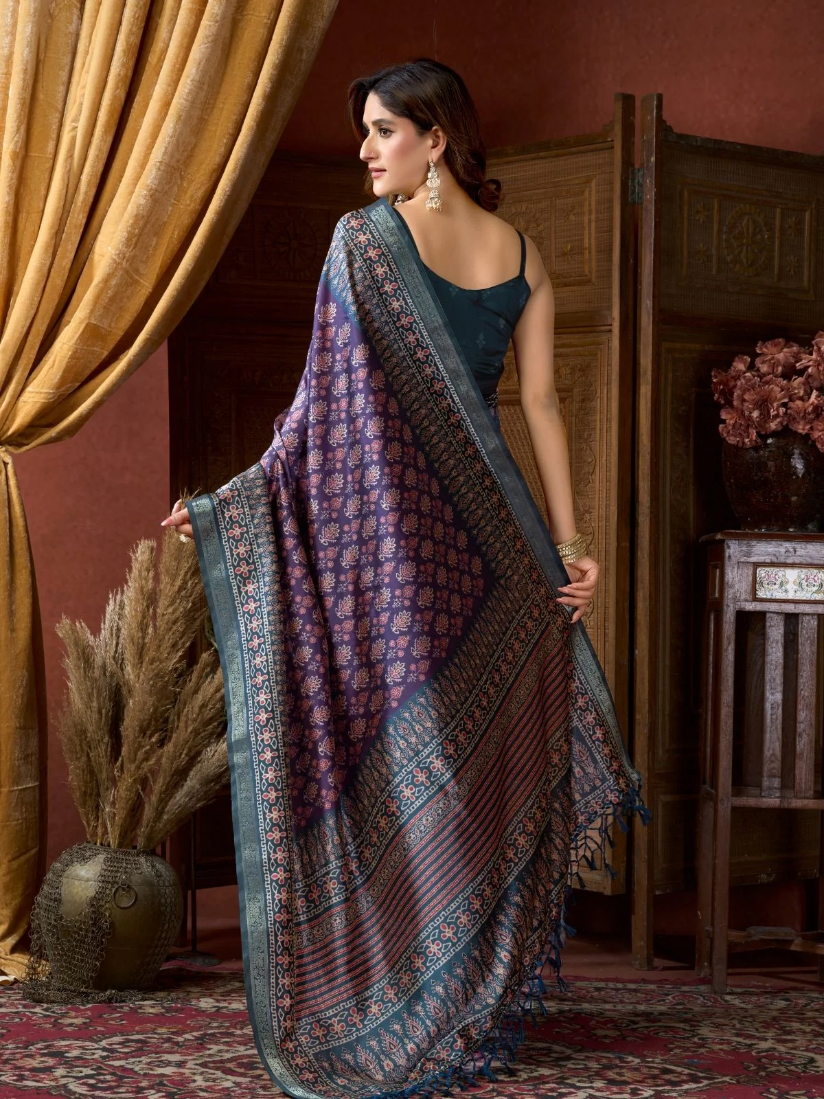 Odette Violet Silk Blend Printed Saree For Women - Image 4