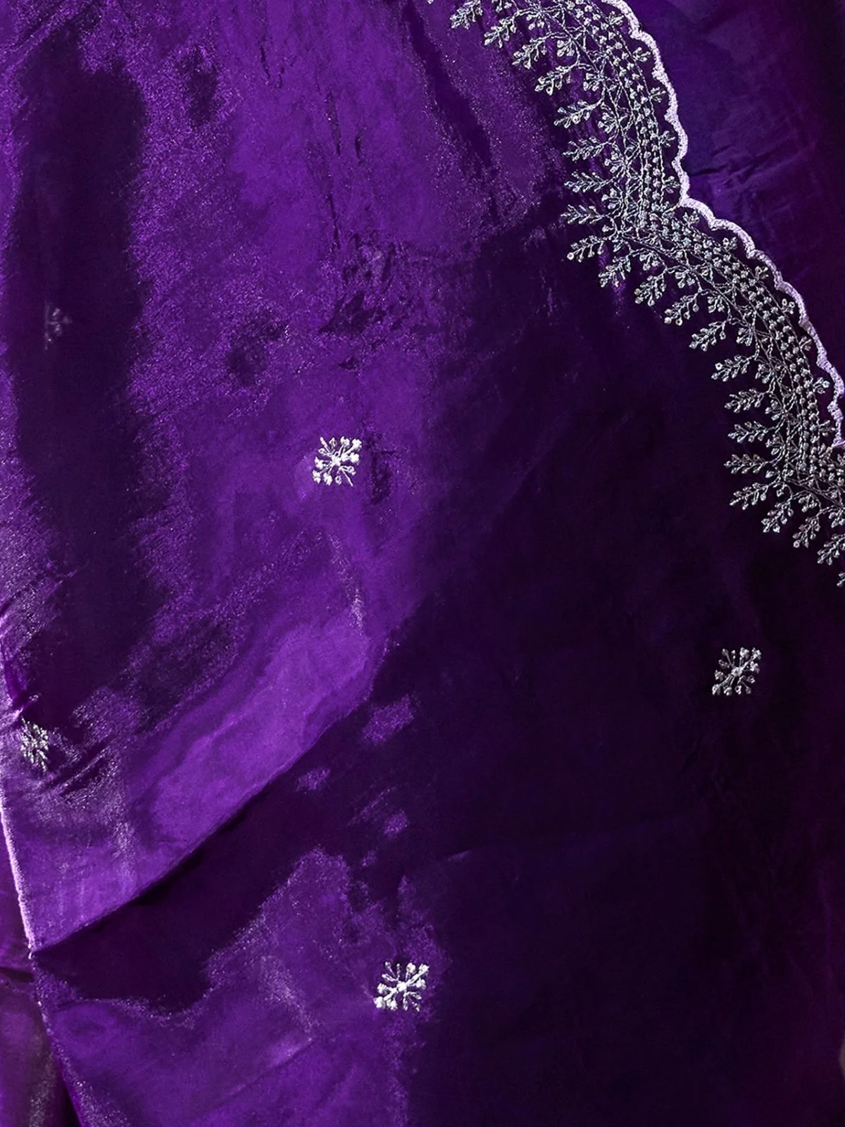 Odette Voilet Chiffon Embellished Saree For Women - Image 6