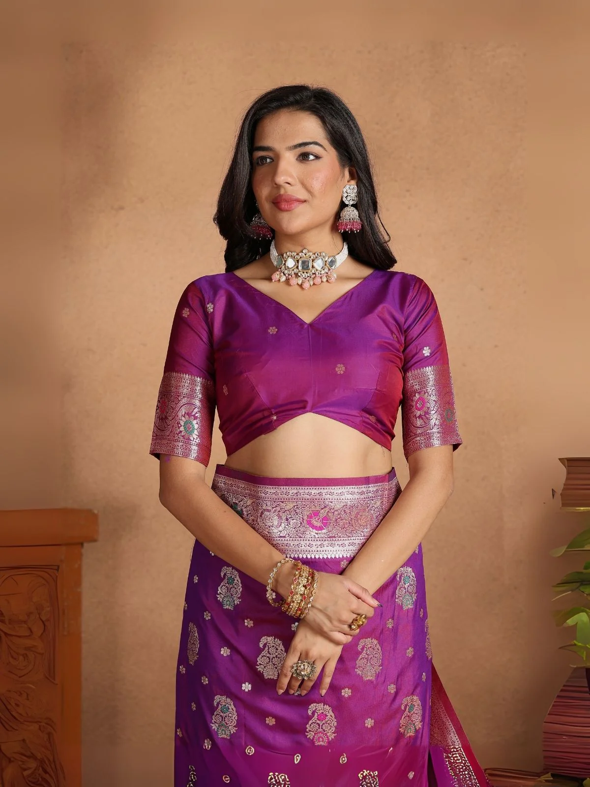 Odette Voilet Silk Blend Woven Elegant Saree For Women - Image 5
