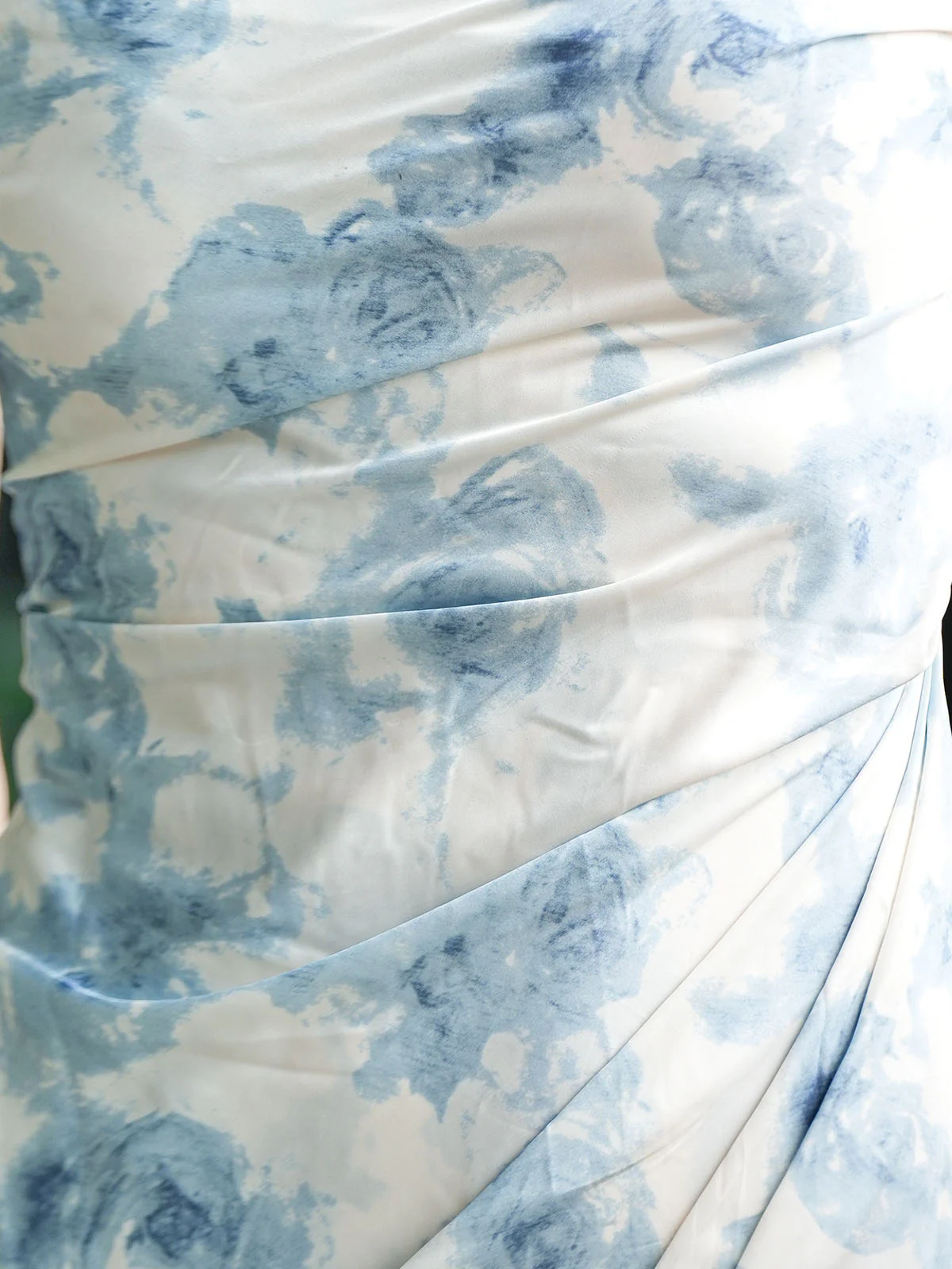 Odette White And Blue Printed Satin Slit Dress for Women - Image 5