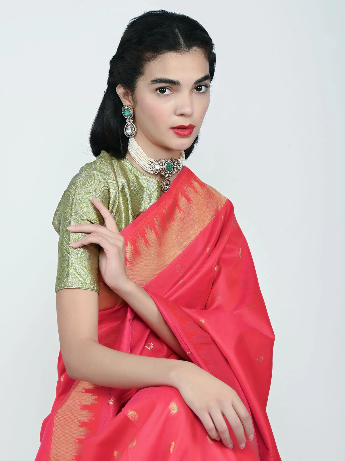 Odette White And Green Alloy Kundan And Stone Jewellery Set For Women - Image 2
