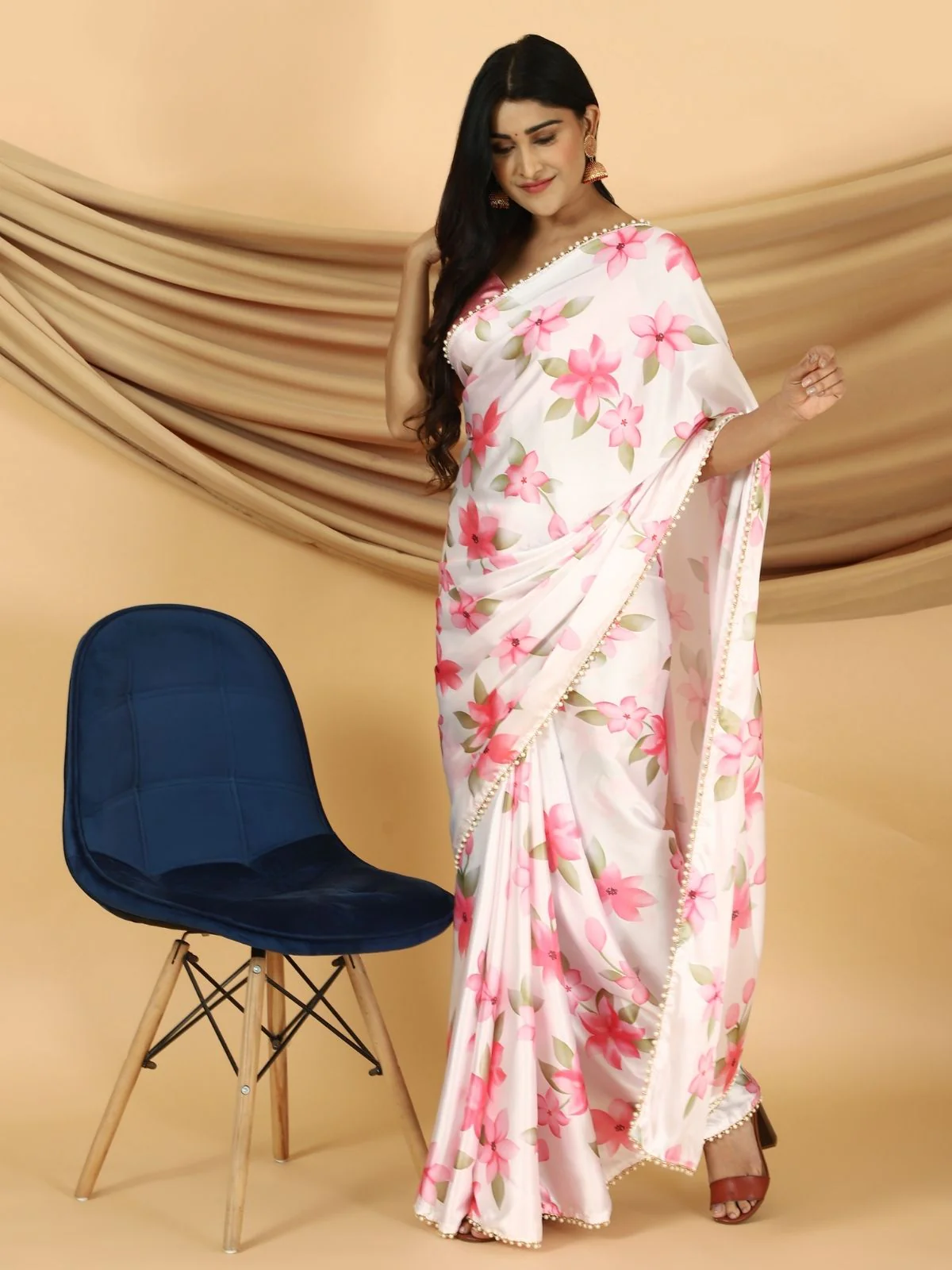 Odette White And Pink Satin Printed Saree With Unstitched Blouse For Women - Image 4
